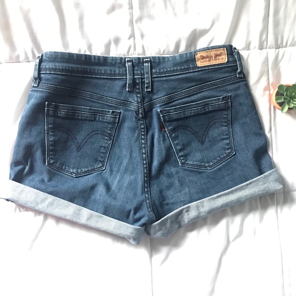 Levis shorts 💓 - Picture 2 of 3
